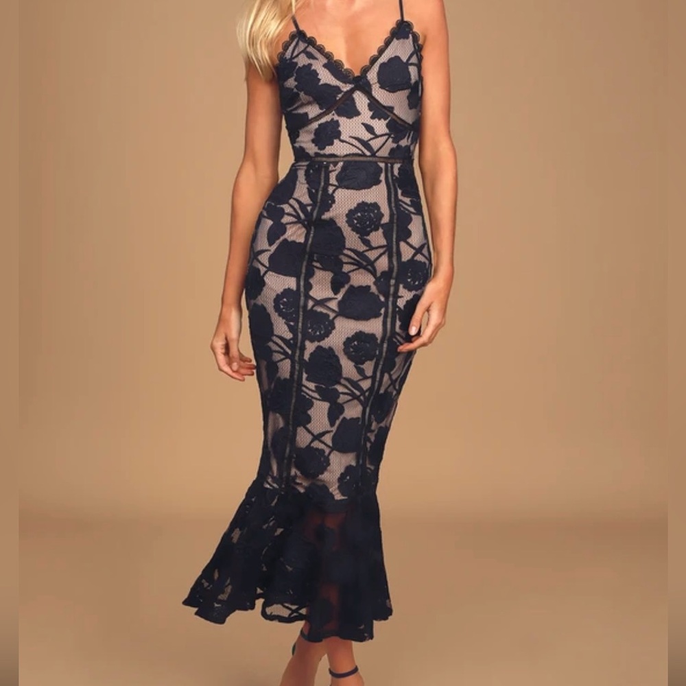 NWOT Lulus Navy Blue Floral Mesh Lace Trumpet Midi Dress